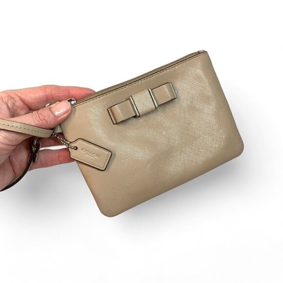 COACH Darcy Bow Small Zip Wristlet Silver/Sand Cross Grain Leather G1481-F51672 - Picture 8 of 9